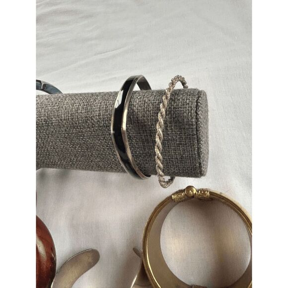 Vintage Bracelet Lot, 10 Bracelets, Wood, Plastic, Silver Toned Metal - Picture 8 of 8